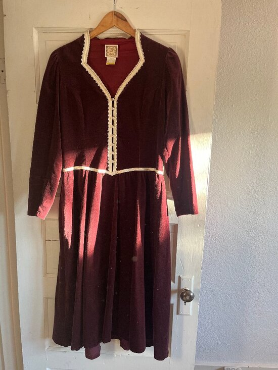 Gunne Sax Dresses & Skirts - Gunne Sax Velvet Victorian Dress